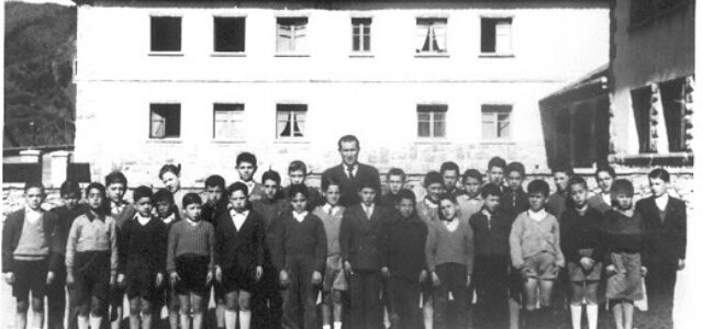 ‘La foto de clase con el maestro don Julio’, por Julio González Alonso