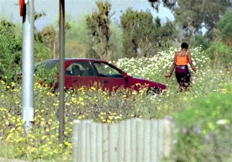 Mujer y coche.